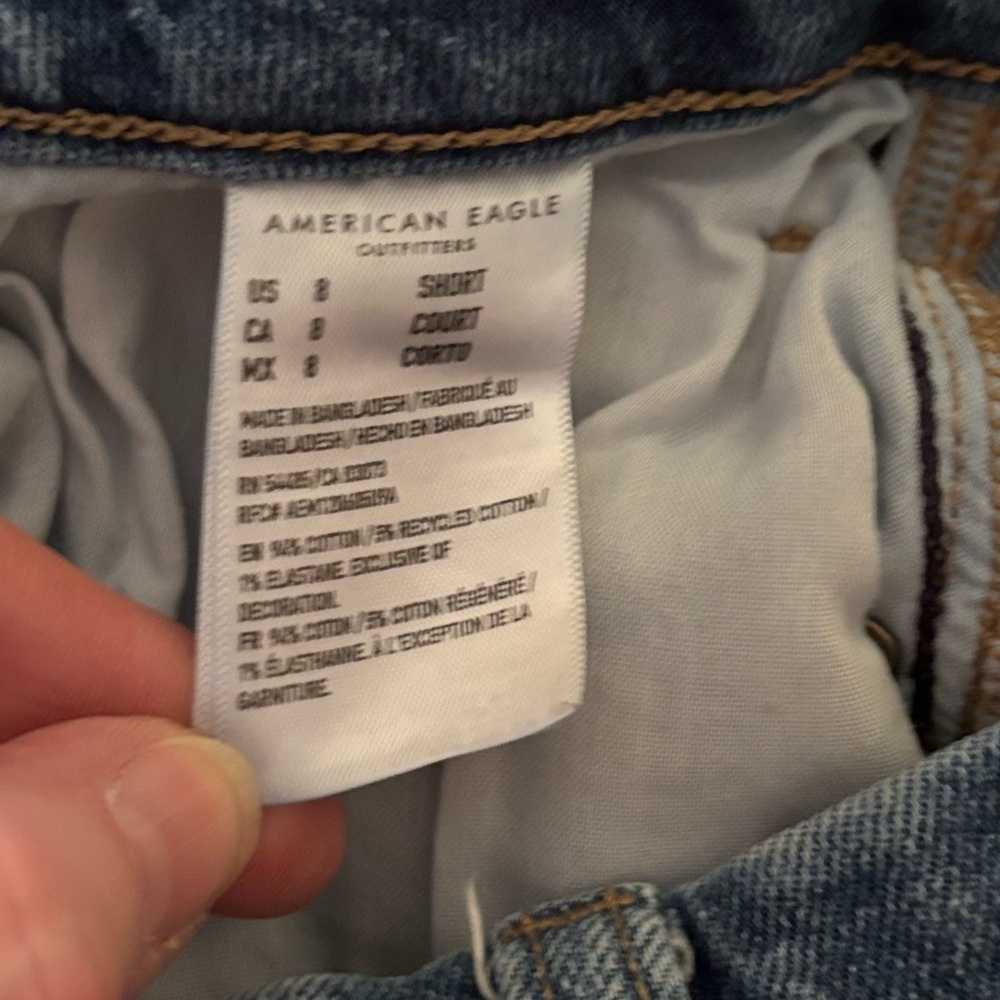 American Eagle Women’s Straight Leg Denim Jeans w/Distress Pocket Hems; Size 8 - Picture 3 of 6